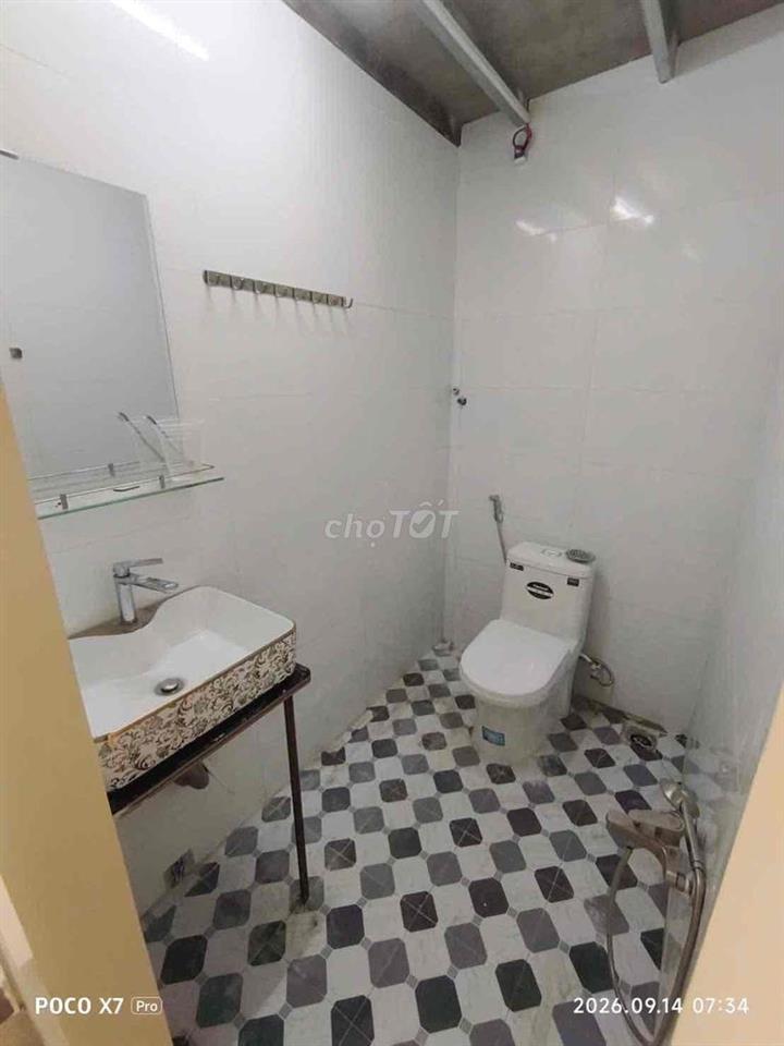 Cho thuê Mặt Bằng Kinh Doanh Sầm Uất gần chợ  ngang 6m có vỉa hè