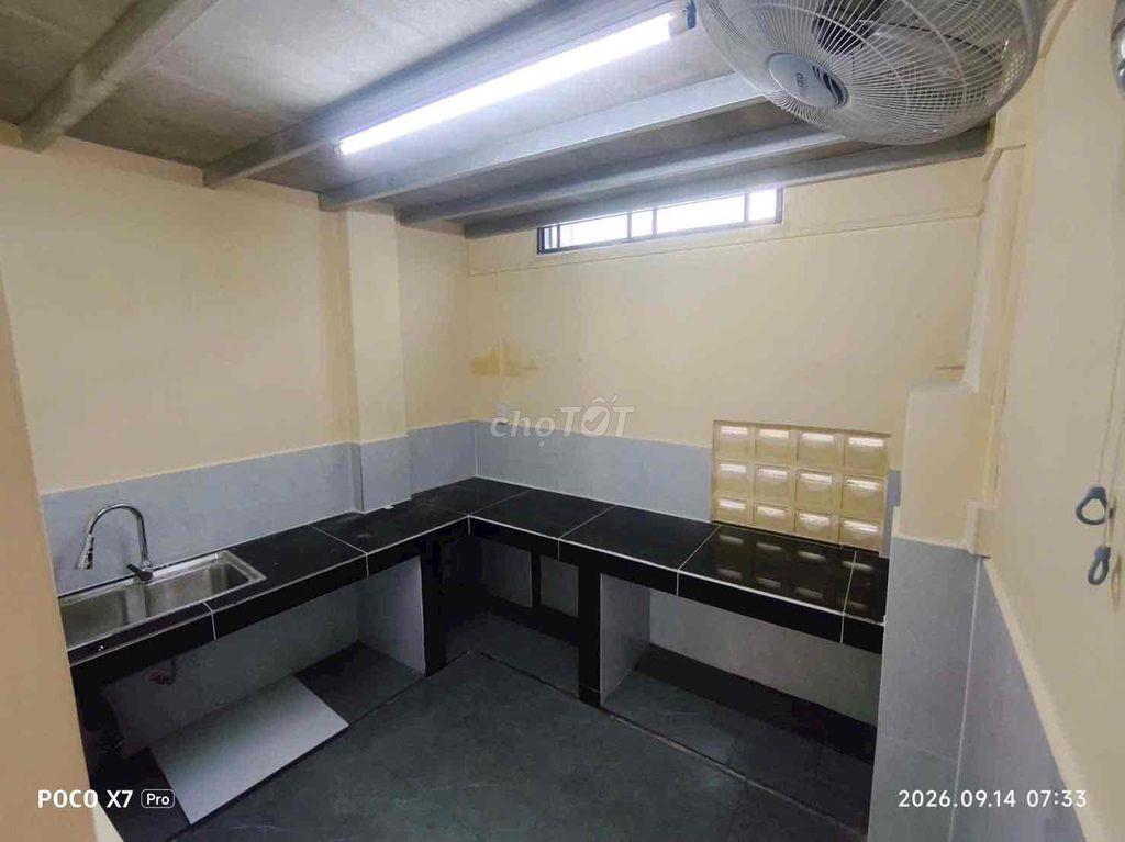 Cho thuê Mặt Bằng Kinh Doanh Sầm Uất gần chợ  ngang 6m có vỉa hè