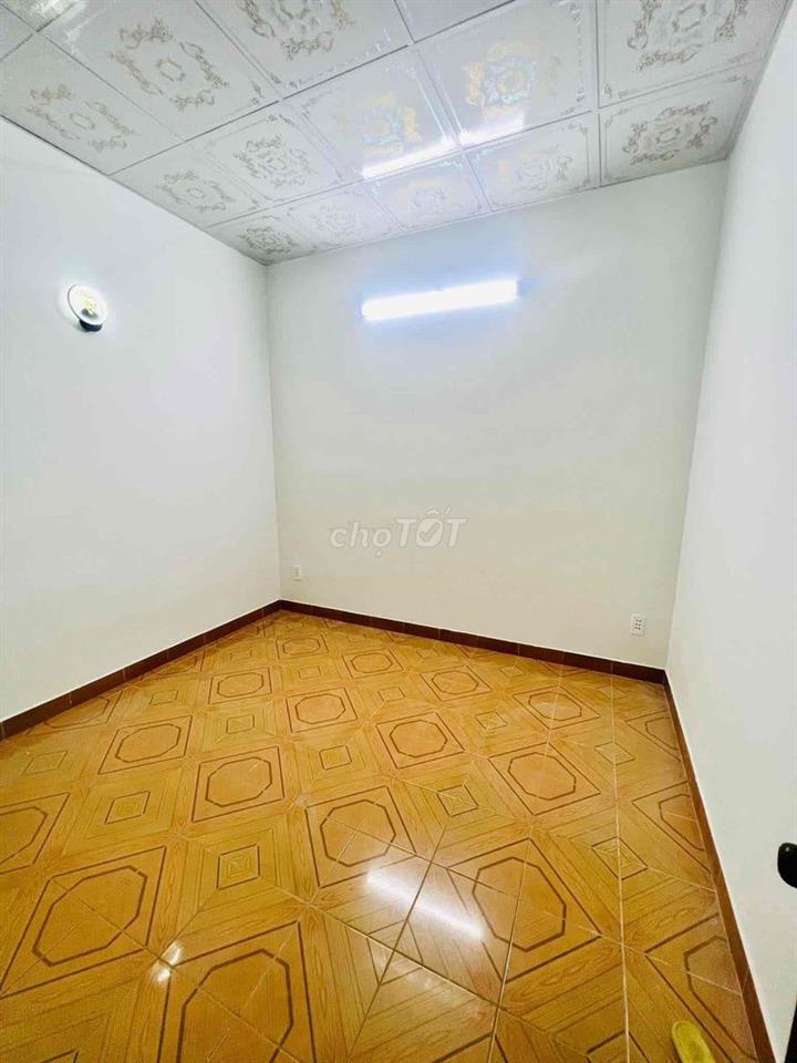 Nhà 1 trệt 1 lầu 4PN hẻm xe hơi gần cao đẳng Công Thương Q.9