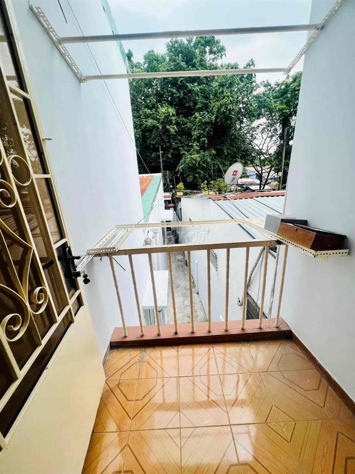 Nhà 1 trệt 1 lầu 4PN hẻm xe hơi gần cao đẳng Công Thương Q.9