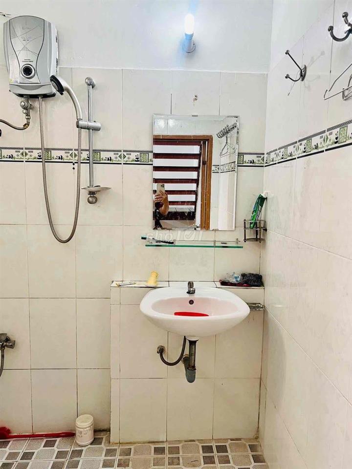 Nhà 1 trệt 1 lầu 4PN hẻm xe hơi gần cao đẳng Công Thương Q.9