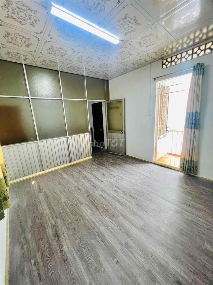 Nhà 1 trệt 1 lầu 4PN hẻm xe hơi gần cao đẳng Công Thương Q.9