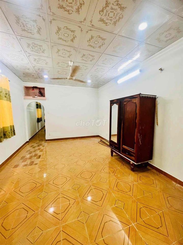 Nhà 1 trệt 1 lầu 4PN hẻm xe hơi gần cao đẳng Công Thương Q.9