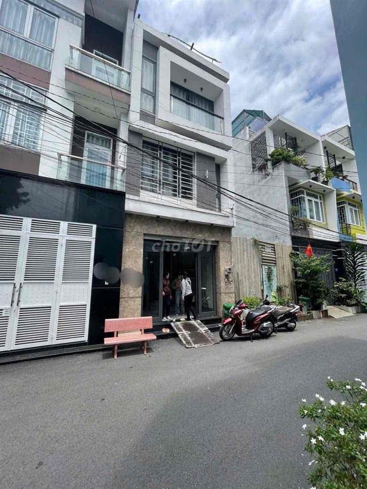 Nhà 1T2L 3PN sẵn nội thất hẻm xe hơi tại đường 102 gần Lã Xuân Oai Q.9