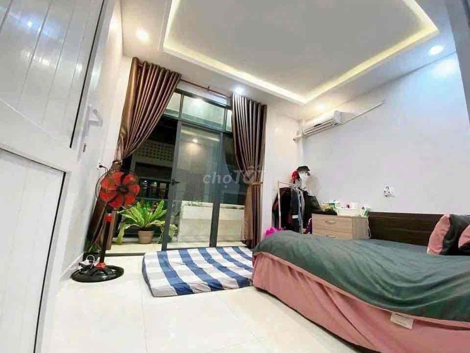 Nhà 1 trệt 2 lầu sân thượng 4PN đường Bưng Ông Thoàn gần Villa Park
