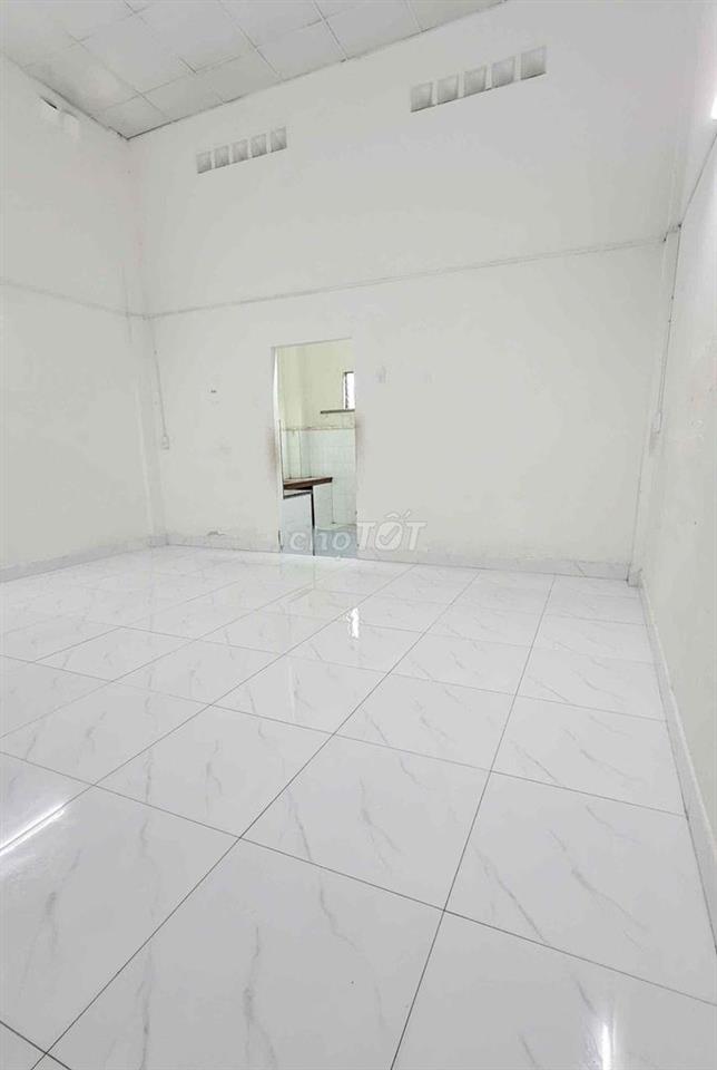 Nhà 1 trệt 1 lững 2PN DT 5x25m Mặt tiền đường Gần Phạm Văn Đồng