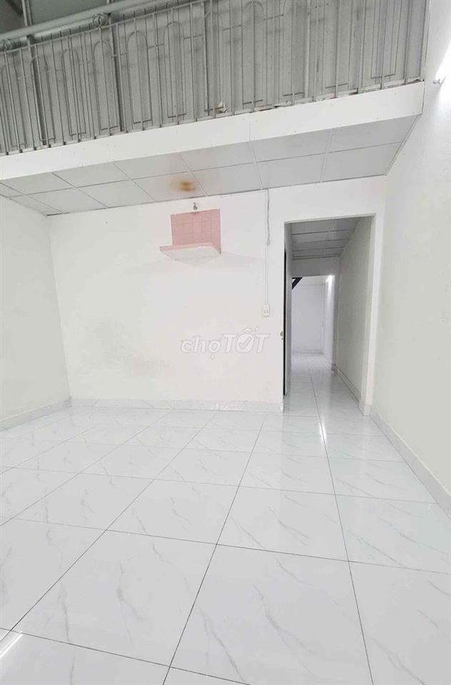 Nhà 1 trệt 1 lững 2PN DT 5x25m Mặt tiền đường Gần Phạm Văn Đồng