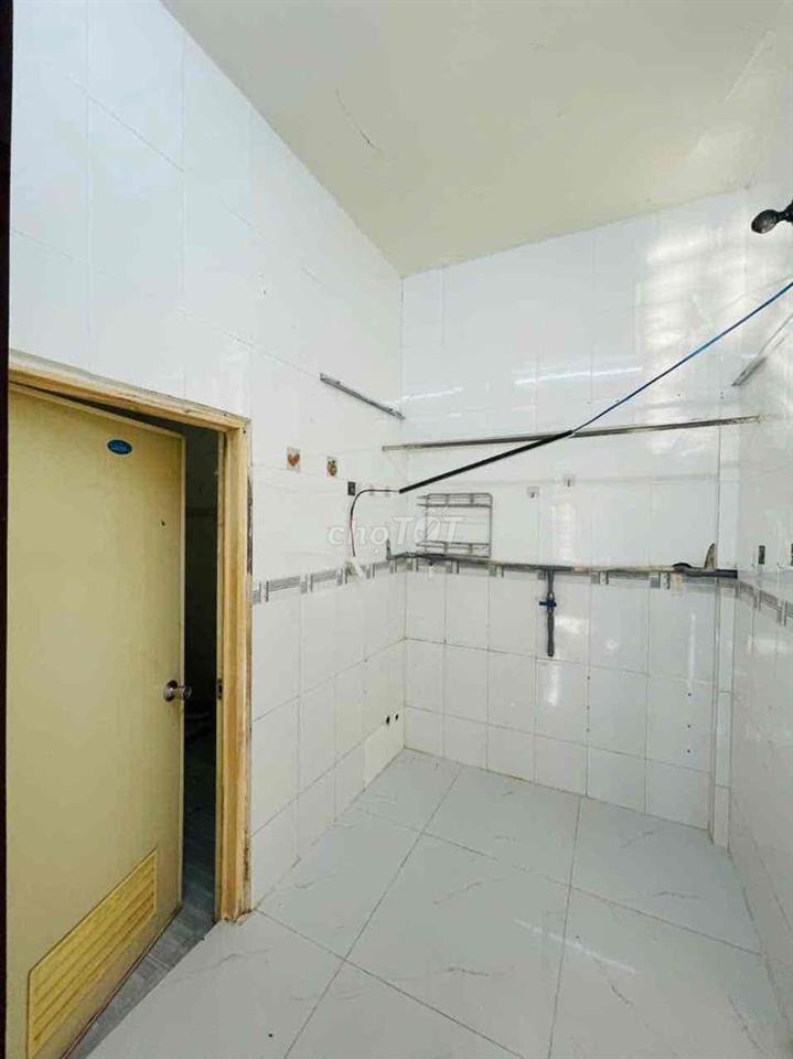 Nhà cấp 4 sân rộng gồm 1PN hẻm xe hơi đường 11 Trường Thọ Thủ Đức