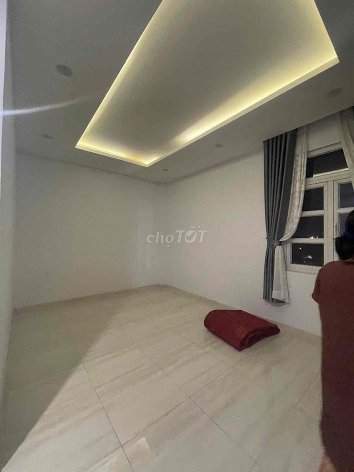 CHO THUÊ NHÀ KHU COMPOUND LITTLE VILLAGE GẦN TTTM GIGAMALL,HẦM 4 TẦNG
