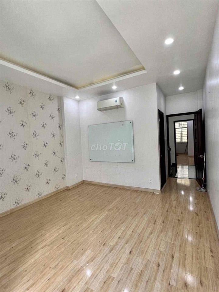 NHÀ 4 TẦNG P. LINH ĐÔNG GẦN PHẠM VĂN ĐÔNG,SẴN NỘI THẤT,SÂN OTO