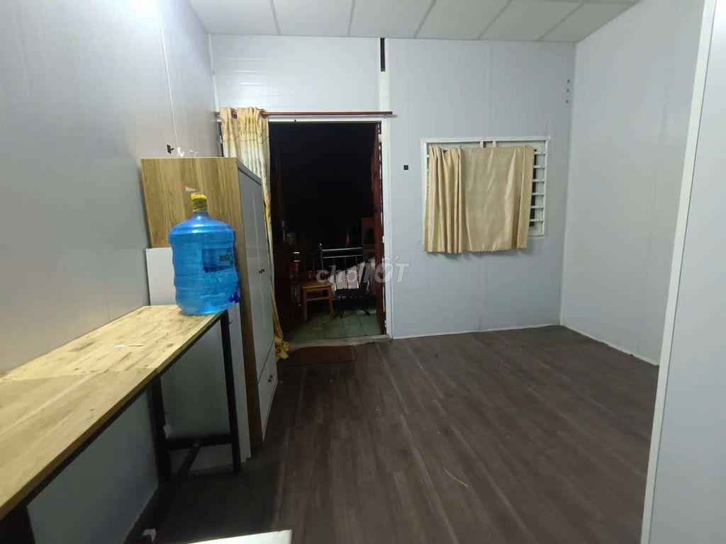 Phòng ban công sẵn nội thất, gần ngã 4 Thủ Đức-chợ Linh Trung 