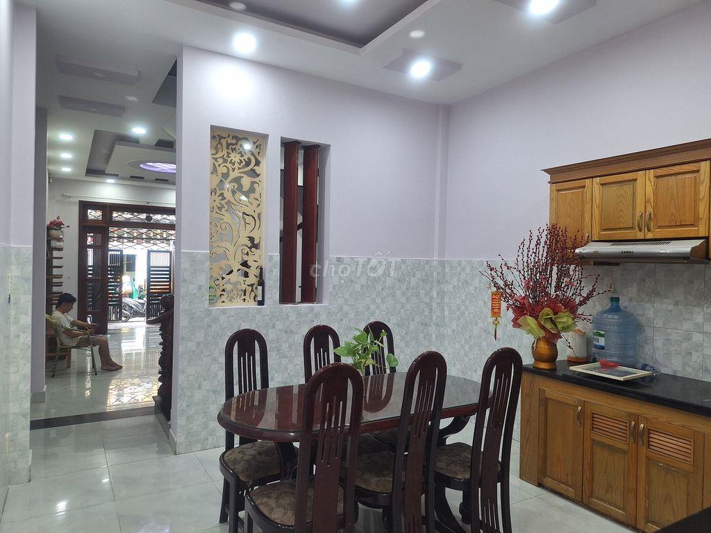 Nhà đep cho thuê, mới từ nước sơn, sạch thơm từ rèm cửa!