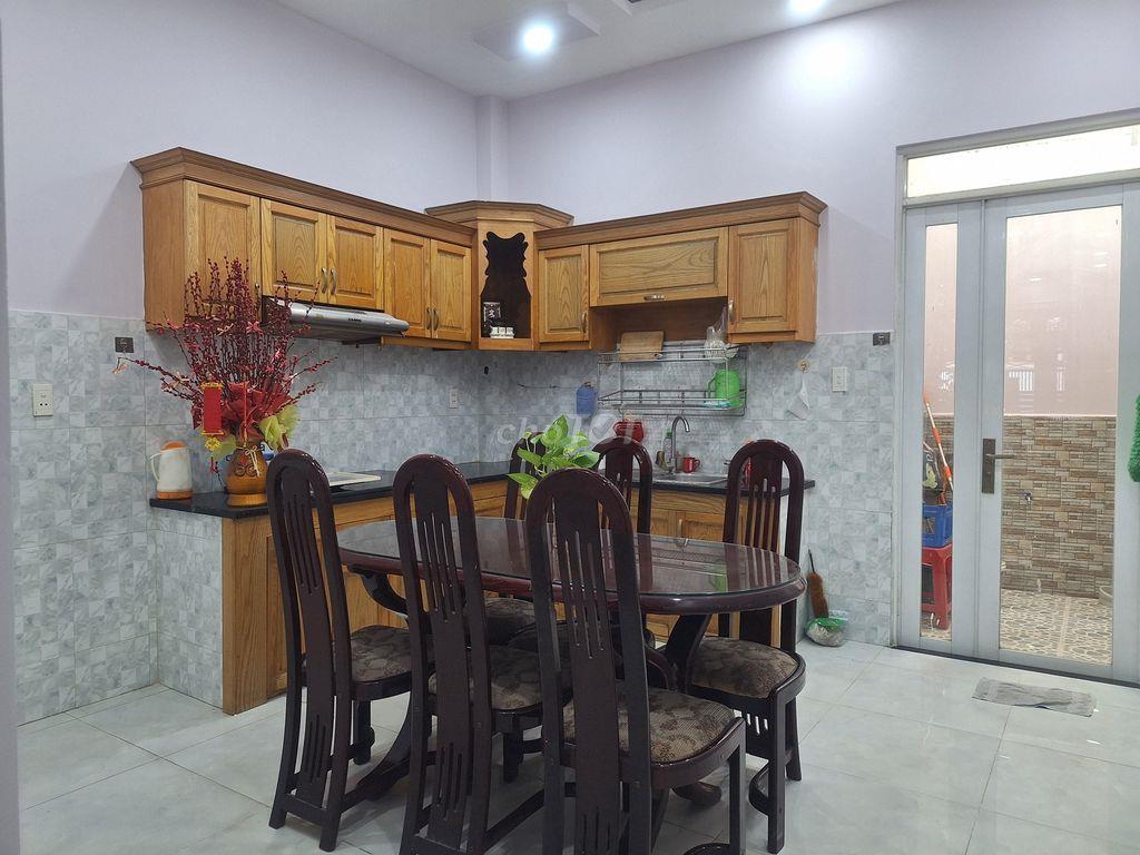 Nhà đep cho thuê, mới từ nước sơn, sạch thơm từ rèm cửa!