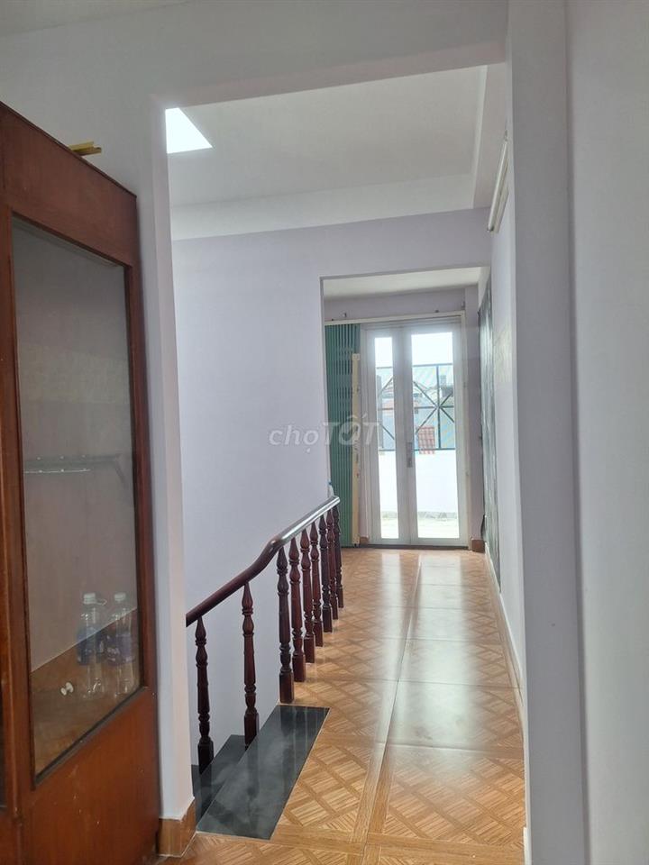 Nhà đep cho thuê, mới từ nước sơn, sạch thơm từ rèm cửa!