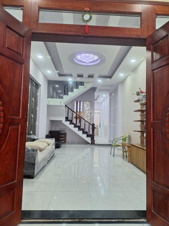 Nhà đep cho thuê, mới từ nước sơn, sạch thơm từ rèm cửa!