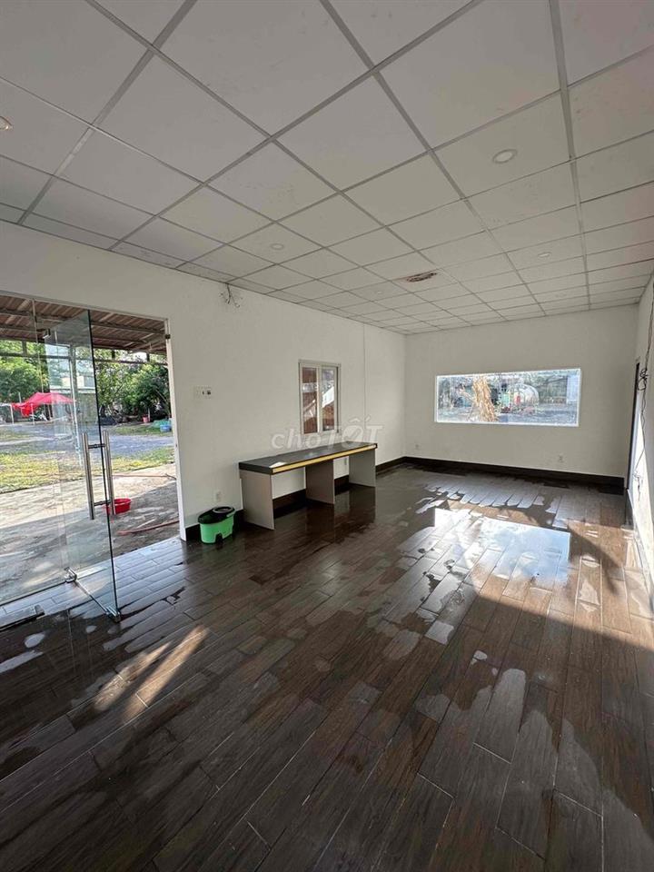 Cho Thuê Văn Phòng 50m2 Trong Khuôn Viên 3500m2 đất nhà