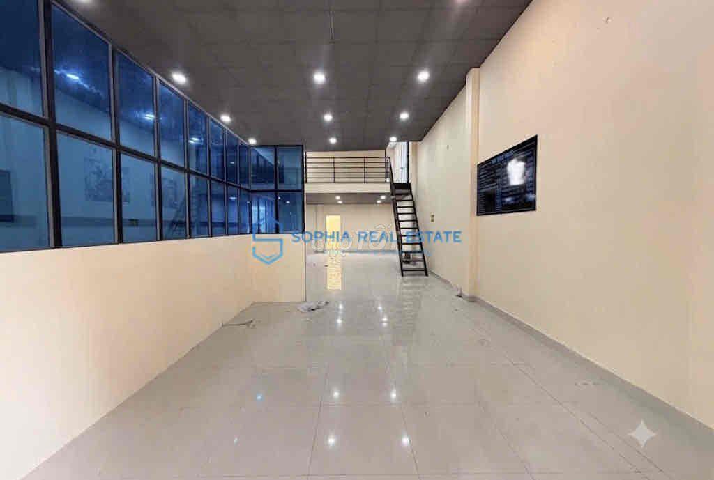 🔥Hot Ngay Sau Metro- Mặt bằng trống suốt 8x20m| Phù hợp Văn phòng+ Kho