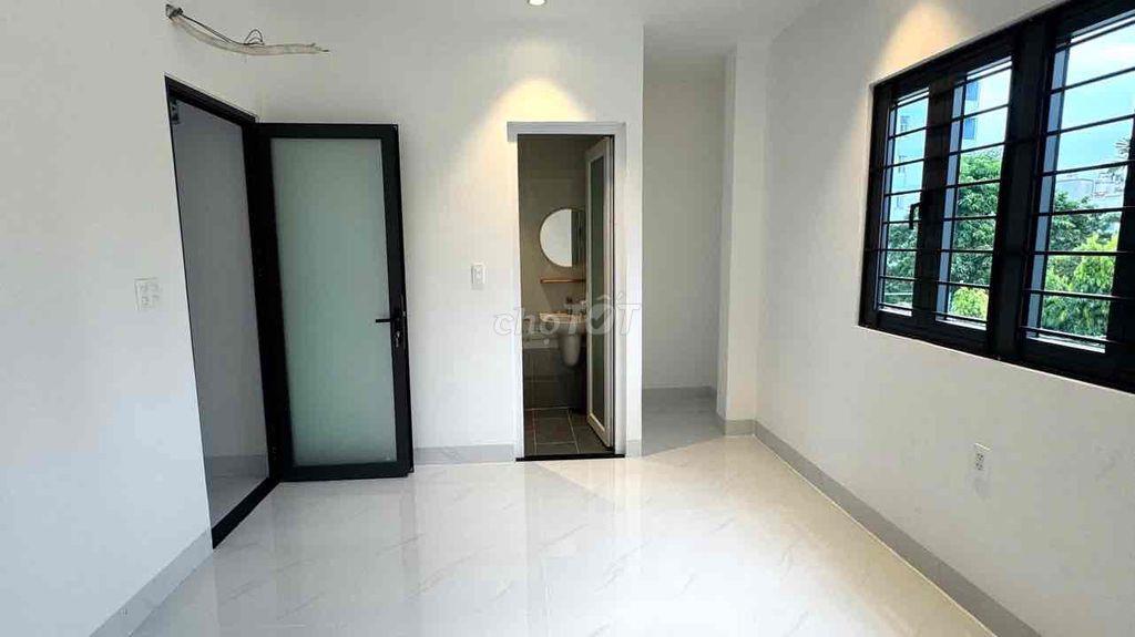 Cho thuê nhà/Vp mới 100% đs 2, p.Trường Thọ 4 tầng có nhà xe Giá 18tr