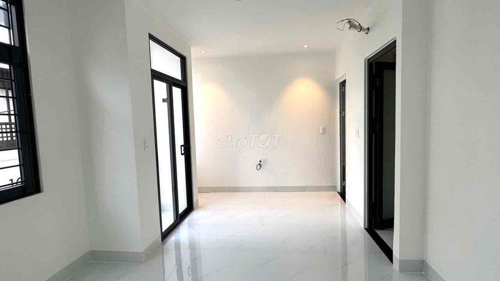 Cho thuê nhà/Vp mới 100% đs 2, p.Trường Thọ 4 tầng có nhà xe Giá 18tr