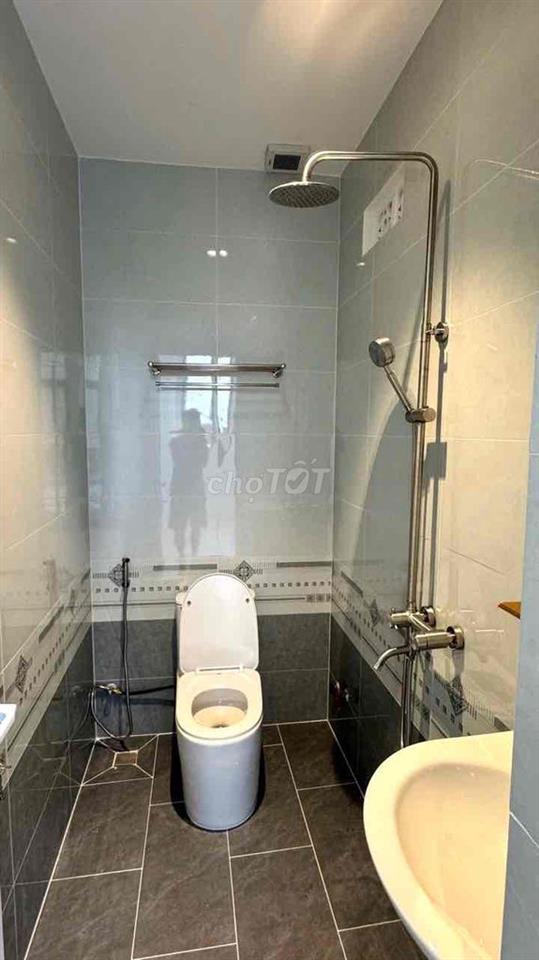 Cho thuê nhà/Vp mới 100% đs 2, p.Trường Thọ 4 tầng có nhà xe Giá 18tr