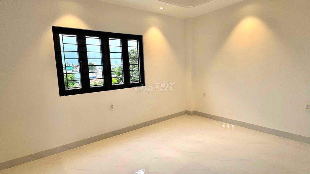 Cho thuê nhà/Vp mới 100% đs 2, p.Trường Thọ 4 tầng có nhà xe Giá 18tr