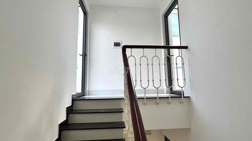 Cho thuê nhà/Vp mới 100% đs 2, p.Trường Thọ 4 tầng có nhà xe Giá 18tr