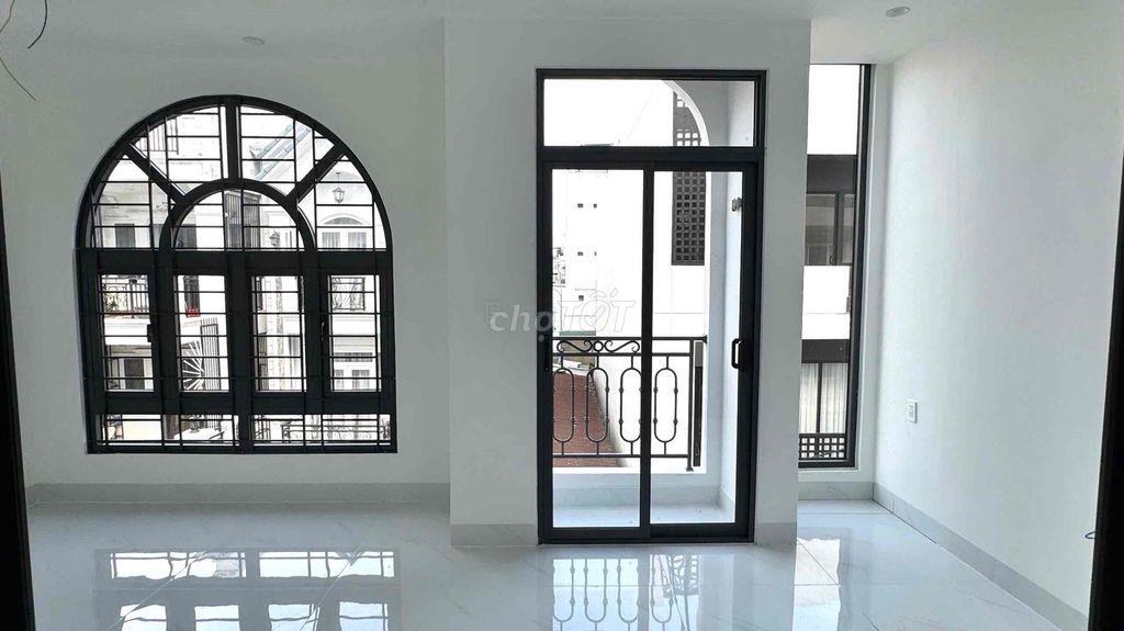 Cho thuê nhà/Vp mới 100% đs 2, p.Trường Thọ 4 tầng có nhà xe Giá 18tr