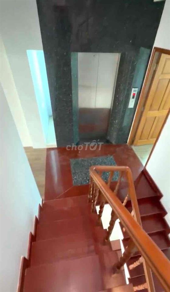 Cho thuê Vp/MBKD p.Linh Đông hơn 700m2 có hầm xe thang máy 60tr TL