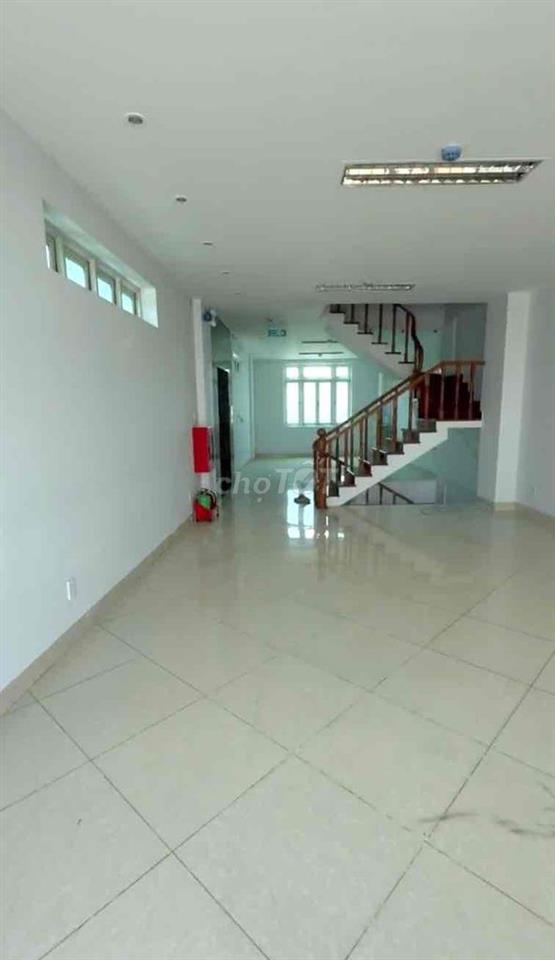 Cho thuê Vp/MBKD p.Linh Đông hơn 700m2 có hầm xe thang máy 60tr TL