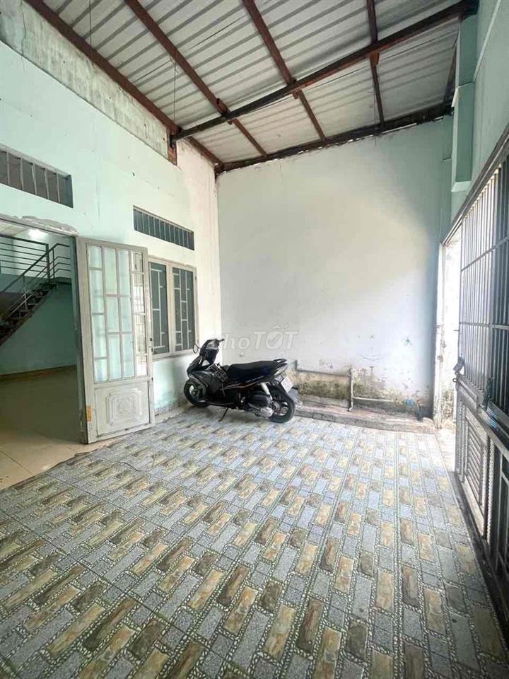 Cho thuê nhà gần ĐH Ngân Hàng,/Đs.8,p.Linh Trung Giá 6,5tr TL