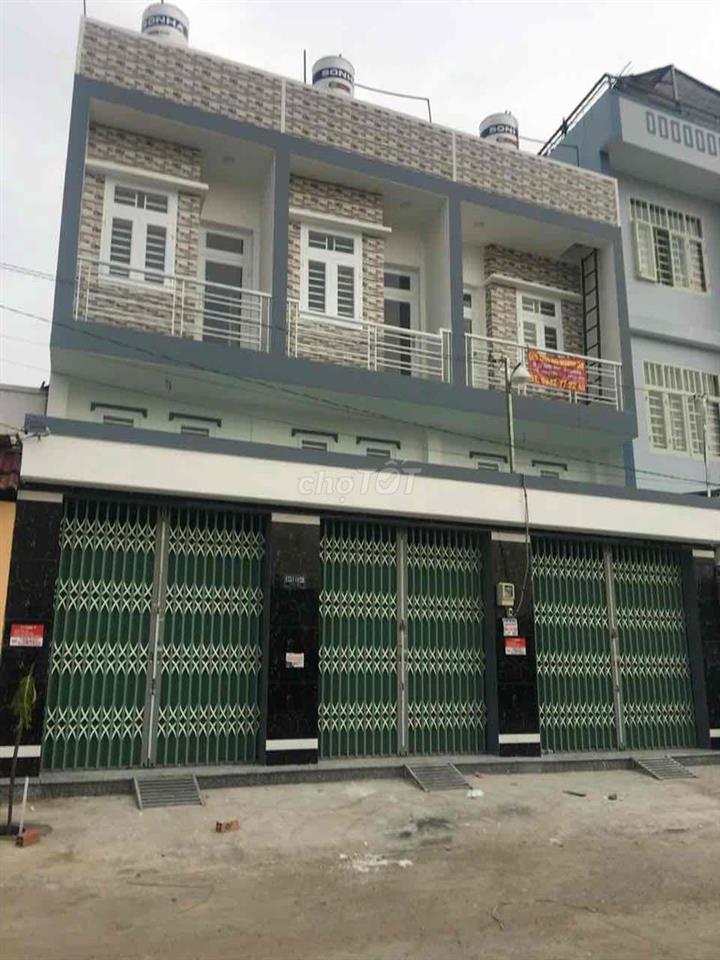 Nhà dtsd 60m , 3 tầng ,đường 24m , điện nước riêng