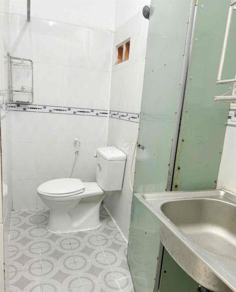 nhà trọ 1 trệt 1 lầu ở phạm văn đồng ốp gạch
