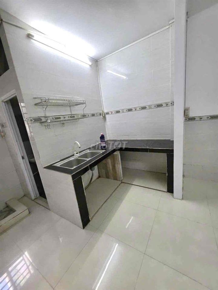 nhà nguyên căn gần ngã tư bình thái 2 phòng ngủ, 2 nhà vệ sinh