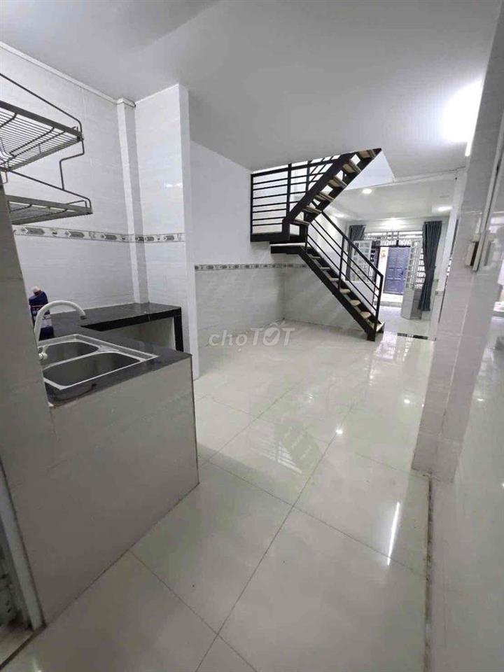 nhà nguyên căn gần ngã tư bình thái 2 phòng ngủ, 2 nhà vệ sinh