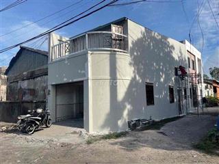 nhà mặt tiền góc 3 phòng ngủ hẻm xe hơi