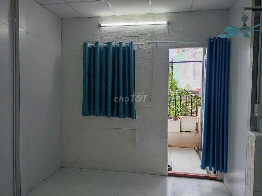 nhà 1 trệt 2 lầu gần gigamal có sẵn 2 pn, 2 wc