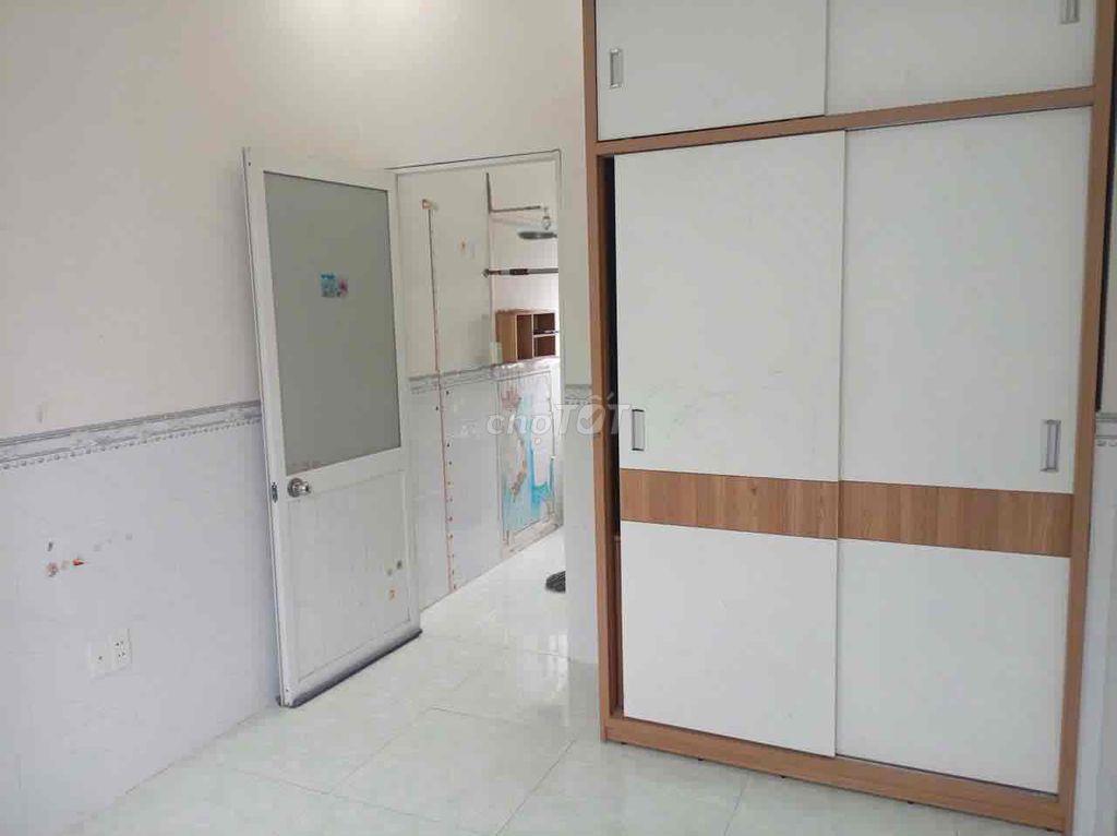 nhà 1 trệt 2 lầu gần gigamal có sẵn 2 pn, 2 wc