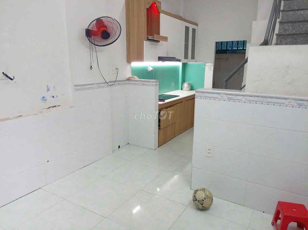 nhà 1 trệt 2 lầu gần gigamal có sẵn 2 pn, 2 wc