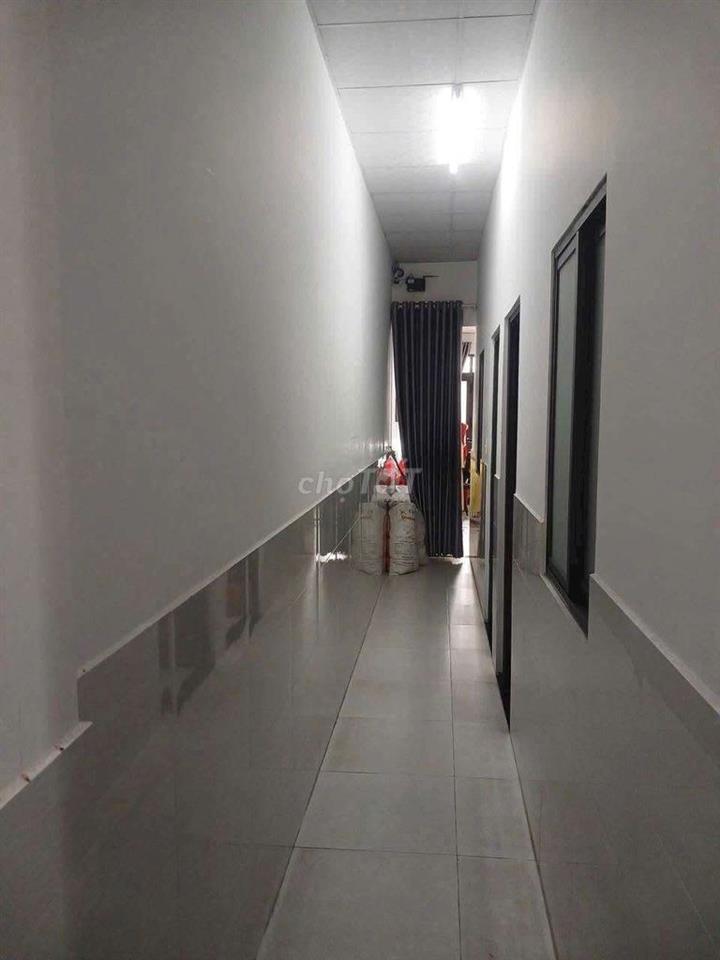 Nhà Phước Bình gần Đỗ Xuân Hợp, sạch sẽ, vỉa hè rộng 5m. Văn Phòng - Ở