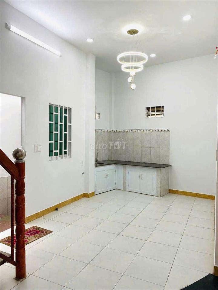 Nhà đẹp 2 tầng hẻm ba gác đường 339 gần Đỗ Xuân Hợp, sạch sẽ 2pn-2wc