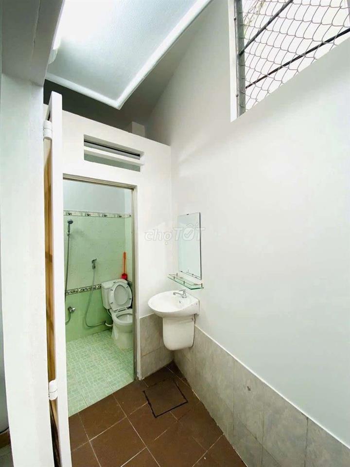 Nhà đẹp 2 tầng hẻm ba gác đường 339 gần Đỗ Xuân Hợp, sạch sẽ 2pn-2wc