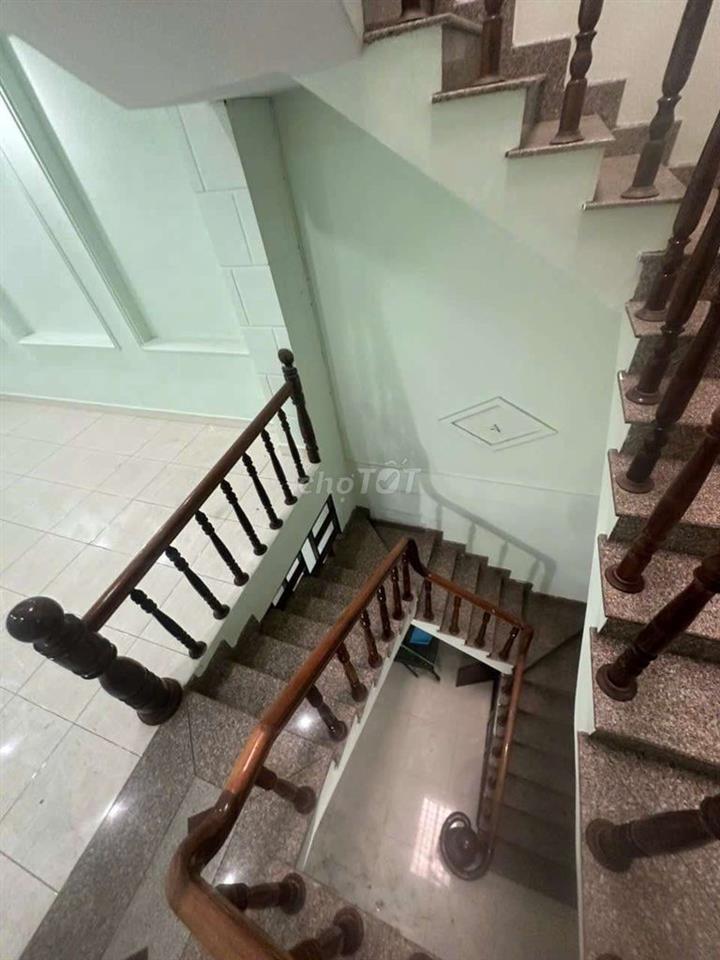 Nhà Phước Bình gần Đỗ Xuân Hợp, 3 tầng | 5pn-3wc, vỉa hè rộng