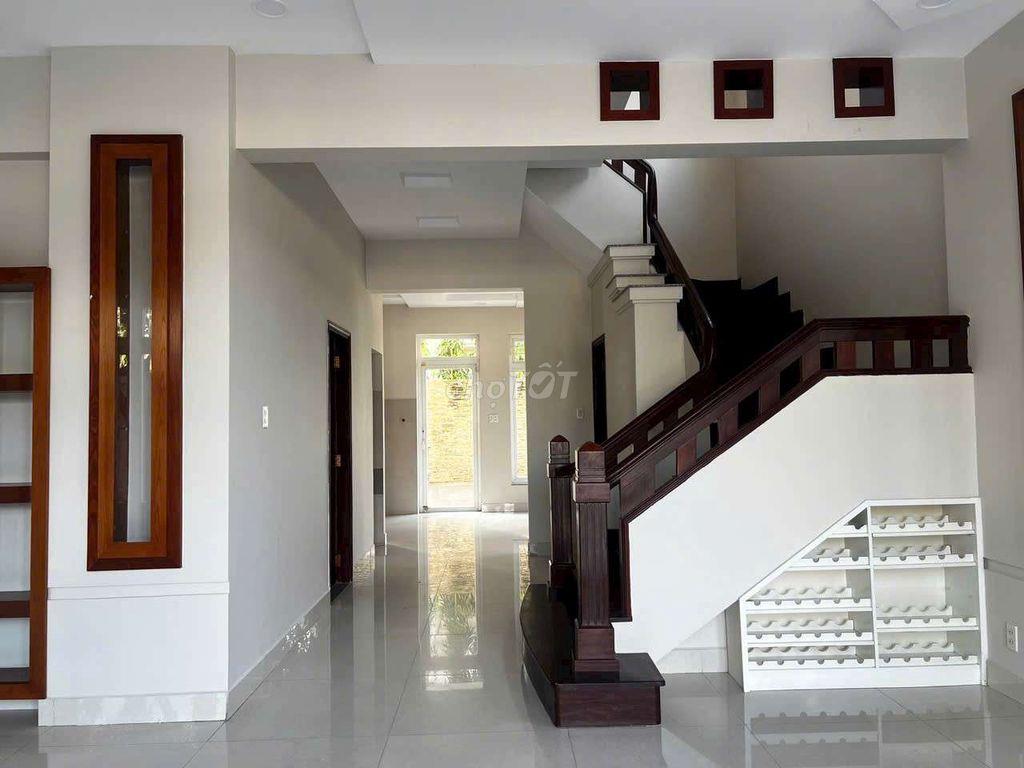 Biệt Thự sân vườn 400m2 KDC BÁCH KHOA | nội thất cơ bản, có gara oto