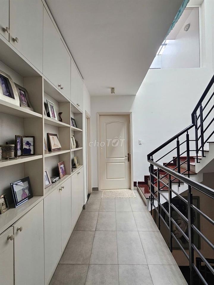 Cho thuê nhà đường Quốc Hương Thảo Điền