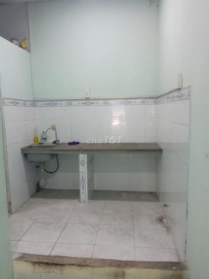 Cho Thuê Nhà Cấp 4 Có gác lửng ,Gần Quốc Lộ 1A, DT 48m2. Gía 5 triệu