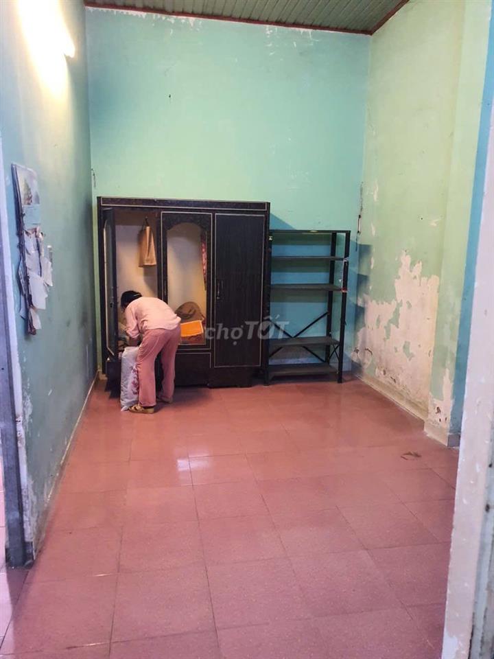 Cho Thuê Nhà cấp 4 có 3PN  Đường 16.Linh Trung DTSD 140m2.Gía 9 Triệu.