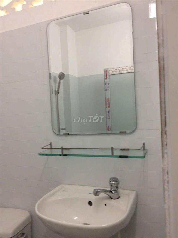 cho thuê nhà nguyên căn mặt tiền đường. 