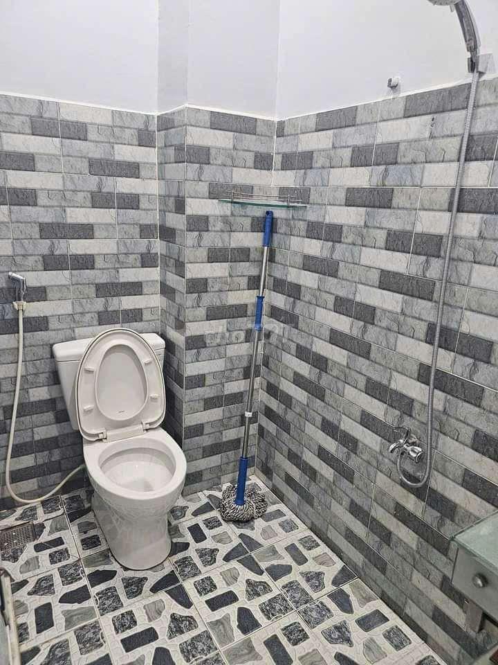 cho thuê nhà nguyên căn mặt tiền đường. 