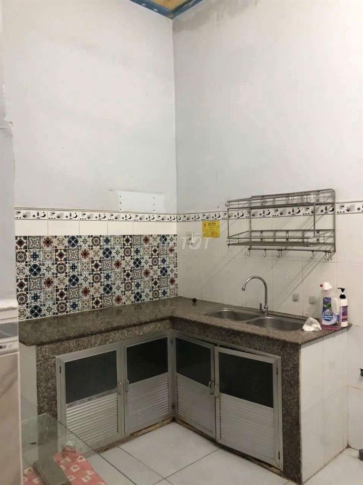 cho thuê nhà nguyên căn mặt tiền đường. 