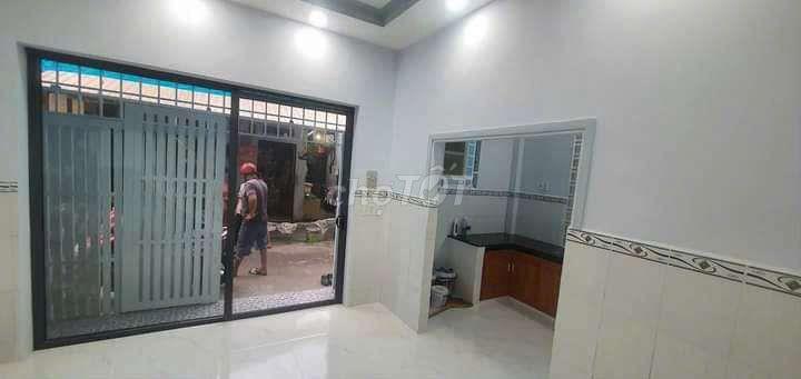 cho thuê nhà nguyên căn mặt tiền đường. 